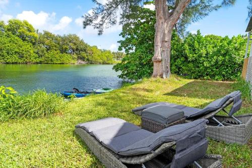 Ventur Harbor -Games, Hot-Tub w Lights & Firepit! in Hallandale Beach, USA