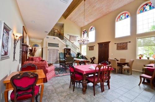 The Villa Bed and Breakfast in Bryan, USA