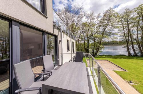 balkon/terras, Alltagspause - Ferienwohnung im Herzen der Mecklenburgischen Schweiz direkt am Krakower See in Krakow am See