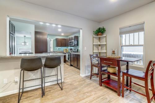 1 Mi to Dtwn Casper Homey Getaway with Yard! in 卡斯帕