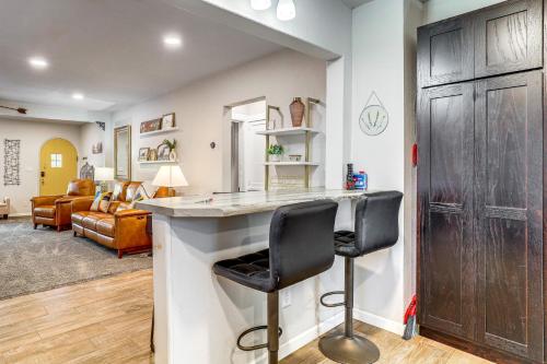 1 Mi to Dtwn Casper Homey Getaway with Yard! in 卡斯帕