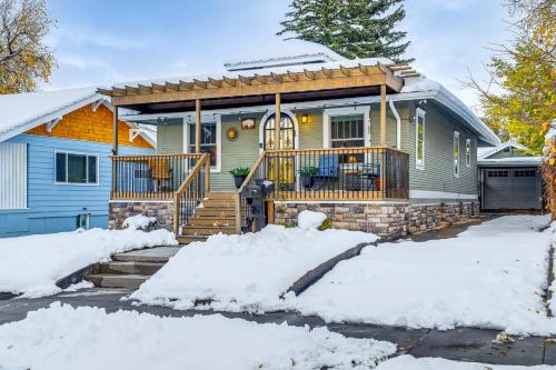 1 Mi to Dtwn Casper Homey Getaway with Yard! in 卡斯帕