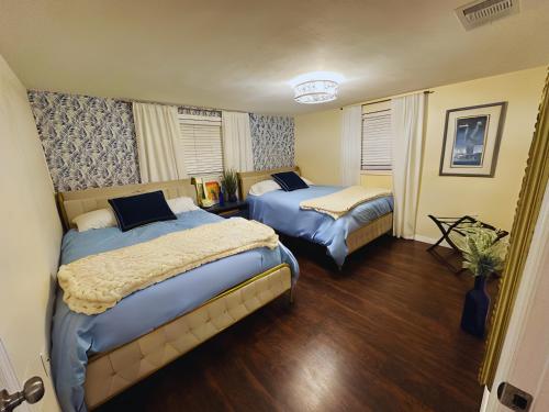 Anclote Oasis - Tarpon Springs Waterfront Pool & Sunsets in Holiday, USA