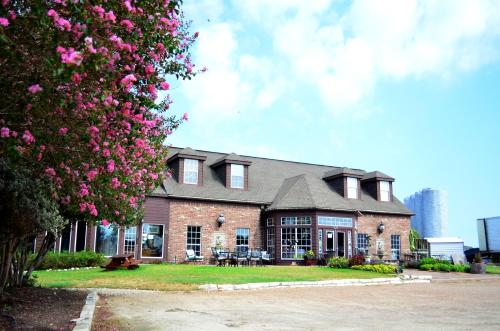 The Villa Bed and Breakfast in Bryan, USA