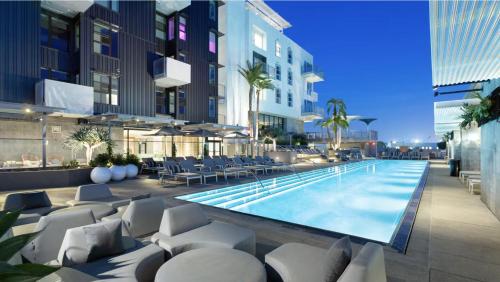 Cental Hollywood 2Bedroom with Pool&Gym in Los Angeles, USA