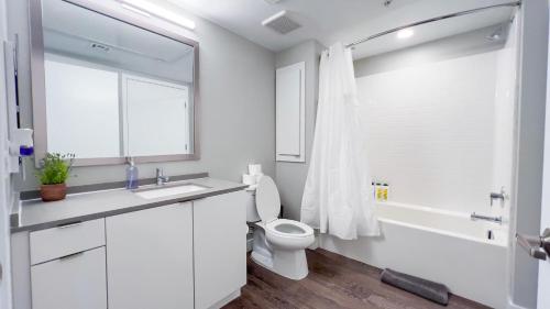 Cental Hollywood 2Bedroom with Pool&Gym in Los Angeles, USA