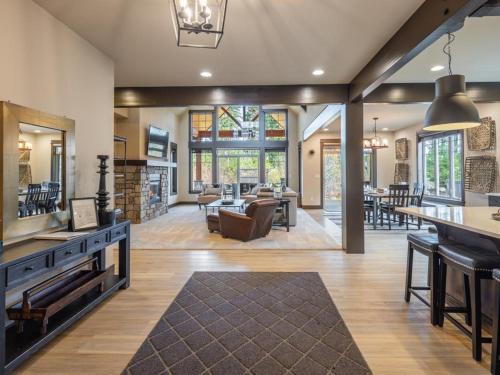 Suncadia 3 Bdrm Home with Spectacular Covered Patio