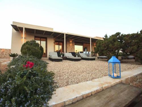 Secluded villa with private pool gîte à louer Es Cap de Barbaria