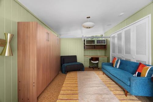 MidMod Bungalow 5BR Heated Pool in Austin, USA