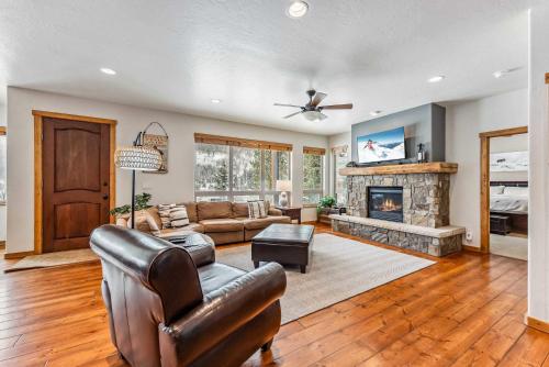 Woodsy Breckenridge Retreat with Hot Tub in Breckenridge, USA