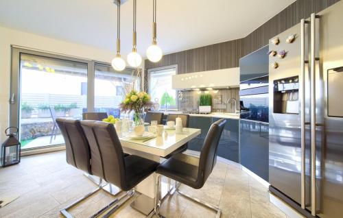 Two-Bedroom Holiday Home image 6