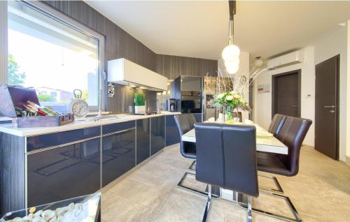 Two-Bedroom Holiday Home image 5