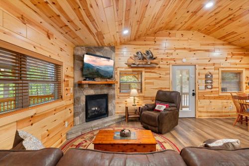 Beside Still Water 2 - 2 Bedrooms, 2 Baths, Sleeps 6 home in Cosby, USA