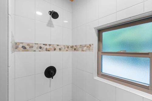 Beside Still Water 2 - 2 Bedrooms 2 Baths Sleeps 6 home - image 10