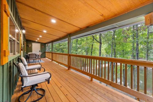 Beside Still Water 2 - 2 Bedrooms, 2 Baths, Sleeps 6 home in Cosby, USA