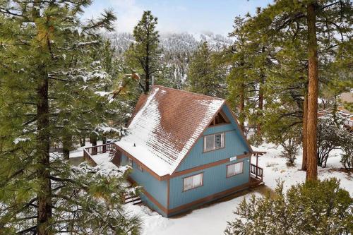 Moonridge Modern Cabin in Big Bear Lake, USA