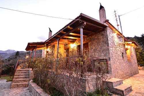  B K Guesthouse - Ξενώνας Β-Κ in Ano Trikala