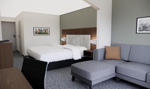 King Suite - Non-Smoking room in Quality Suites Austin South St. Elmo District