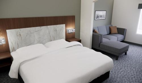 King Suite - Non-Smoking image 5