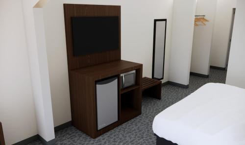 King Suite - Non-Smoking image 6