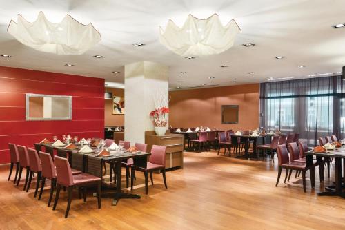 Ramada Sibiu Hotel - image 5