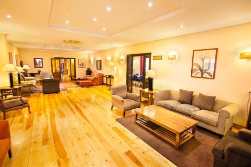 共用Lounge/電視區, Hotel Rural Spa & Wellness Hacienda Los Robles in 納瓦塞拉達