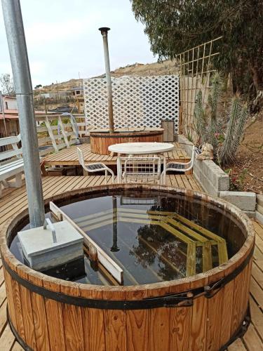 อ่างแช่น้ำร้อน, Hostal Los Almendros in อิลลาเปล