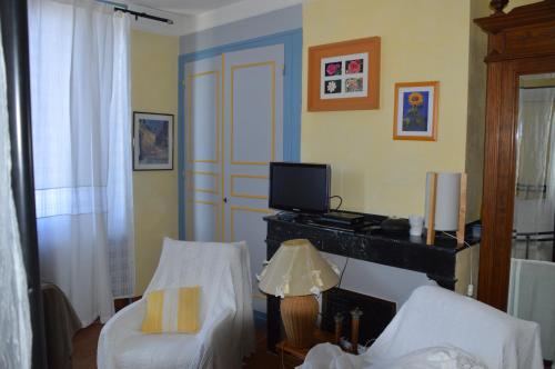 Volets Bleus et Briques Rouges - image 2