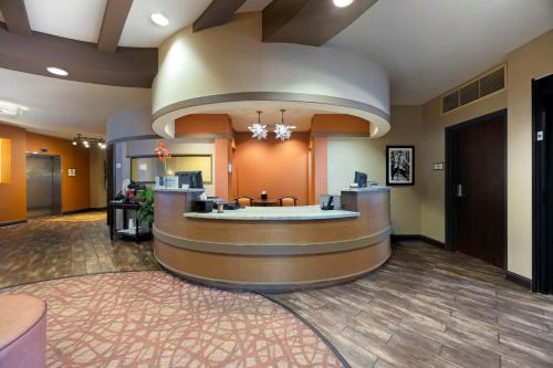 Best Western Plus Tupelo Inn & Suites - image 14