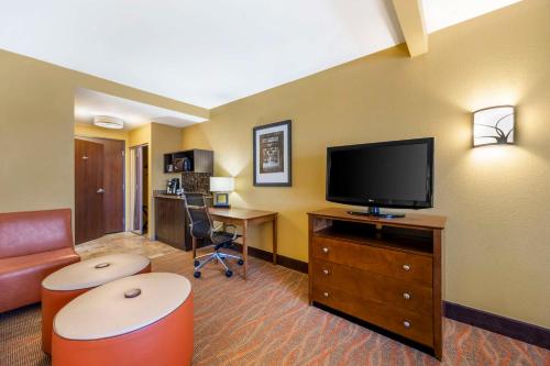 Best Western Plus Tupelo Inn & Suites - image 9