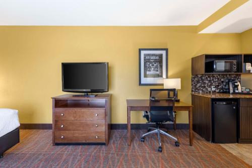 Best Western Plus Tupelo Inn & Suites - image 6