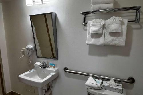 Ramada by Wyndham Hotel & Water Park – Kissimmee, FL