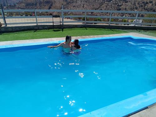 สระว่ายน้ำ, Hostal Los Almendros in อิลลาเปล