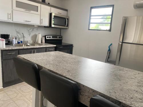 Fasilitas, Modern Apartment 3 bedrooms near Airport, Beach, and La Placita in Carolina