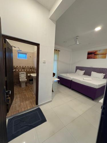 Deluxe Double Room with Balcony image 8