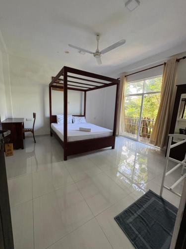 Deluxe Double Room with Balcony image 3