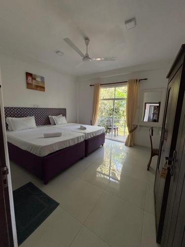 Deluxe Double Room with Balcony image 5