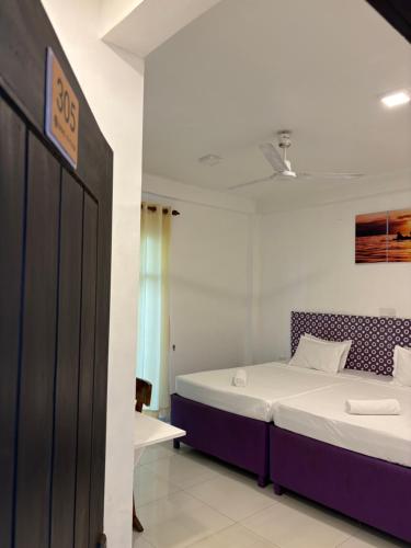 Deluxe Double Room with Balcony image 7
