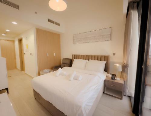 Lavish Studio Pool Gym, Balcony, Netflix Fast Wi-Fi, Dubaj