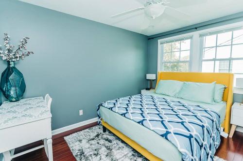 Cozy 4BR Home with 2by5 Baths in Schaumburg, USA