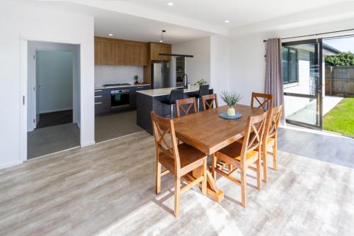 Kitchen, Large Family Home Near The Landing in Wigram