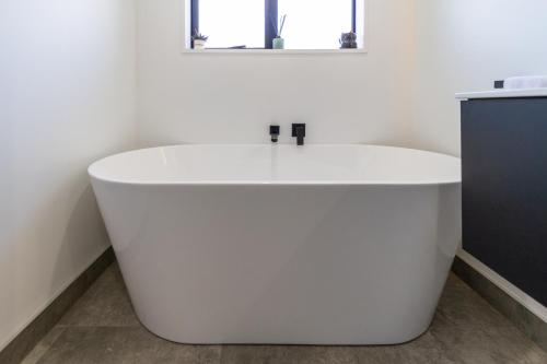 Facilities, Large Family Home Near The Landing in Wigram