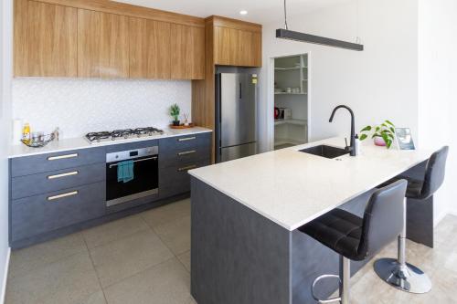 Kitchen, Large Family Home Near The Landing in Wigram