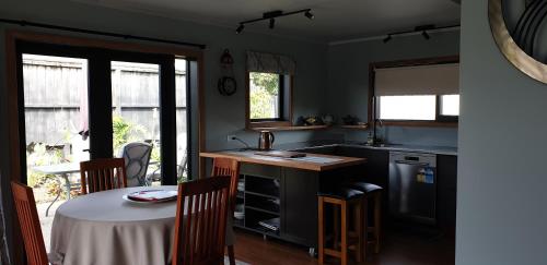 Facilities, Warm & welcome on Whiteley in Moturoa