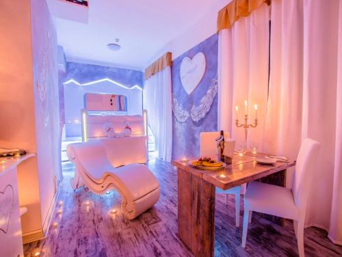 อ่างแช่น้ำร้อน, โรงแรมบัตเตอร์ฟลาย - วี สวีท (Hotel Butterfly - We Suite) in เวียเรจโจ