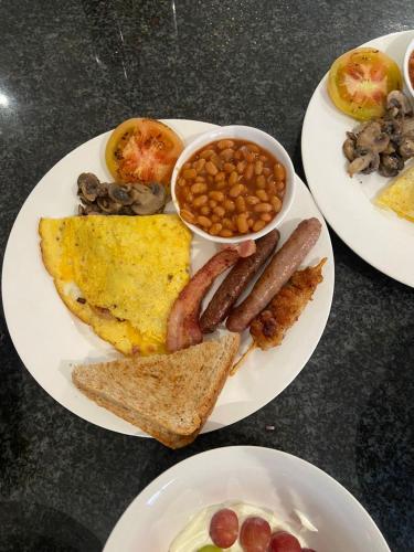 Food and beverages, Villa de Chazha Guesthouse in Francistown