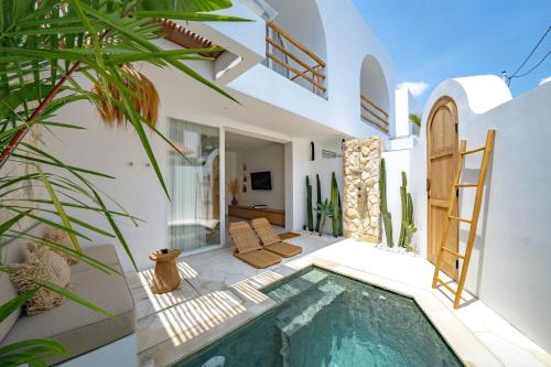 Las Casas Canggu - Beautiful Villa with Pool near Beaches, Bali