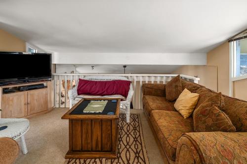 Two-Bedroom House image 10