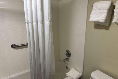Days Inn by Wyndham El Reno - image 9