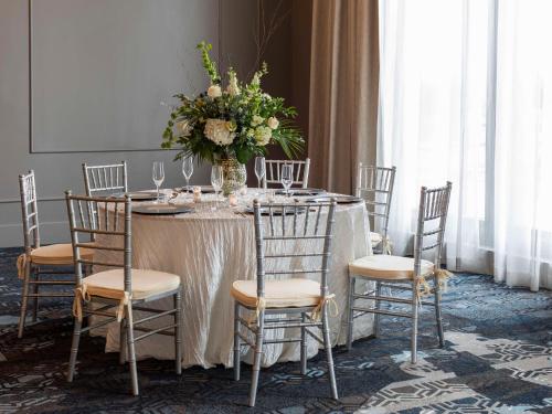 Előcsarnok, Thompson Savannah, Part Of Hyatt near The Waving Girl Statue